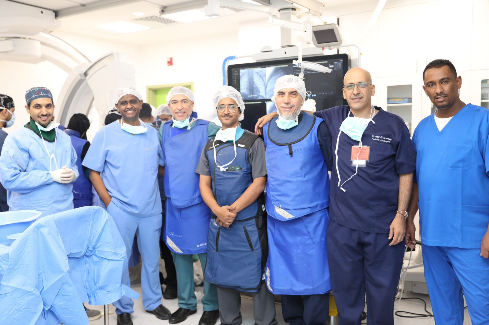 فريق طبي من جامعة الملك عبدالعزيز و تجمع الجوف ينجح في إجراء عمليتين لـقسطرة القلب للأطفال